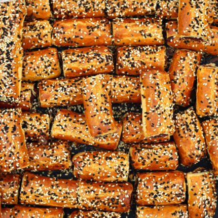 كليجة عراقية بالسمسم وحبة البركة