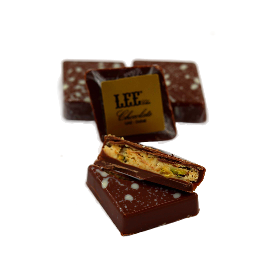 Chokladrutor med kex och pistagenötter شوكولاتة ليه – مربعات شوكولاتة الحليب بالبسكويت والفستق - Bild 1