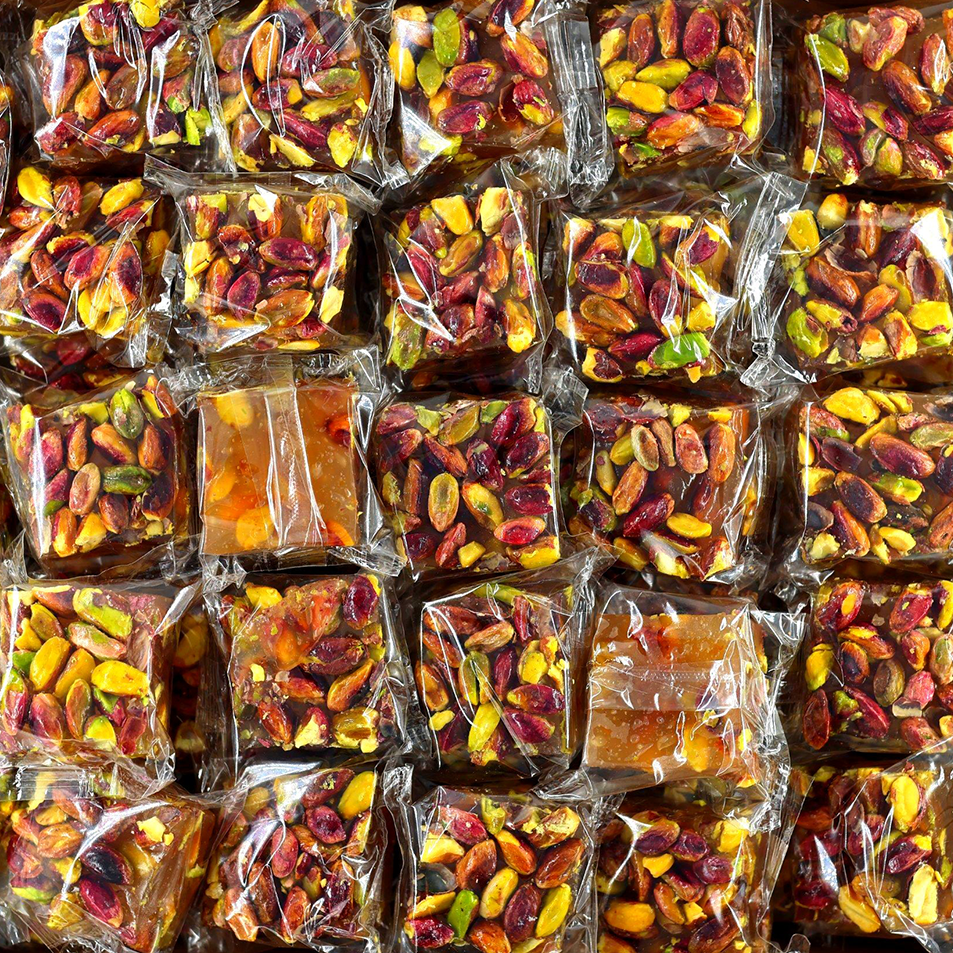 راحة-مربعة-موجهة-فستق-حبة-كاملة راحة مربعة موجهة بالفستق الحبة الكاملة – ماركة الكور - Image 1