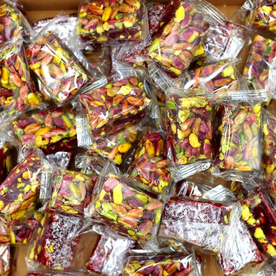 راحة-بالرمان-والفستق-الحلبي-مع-جوز-الهند-500غ راحة بالرمان والفستق الحلبي مع جوز الهند - 500غ - Image 1