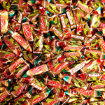 سكاكر شوكولا محشوة بجوز الهند من ناشد إخوان – 500غ