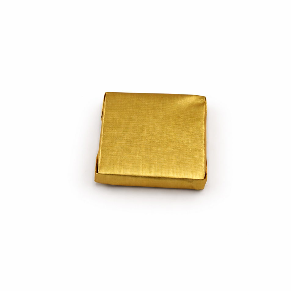 شوكولا-لي-مربع-5ضرب-5-سم--ذهبي شوكولا محشية بالمكسرات شكل مربع (5×5 سم) – LEE - الصورة 1