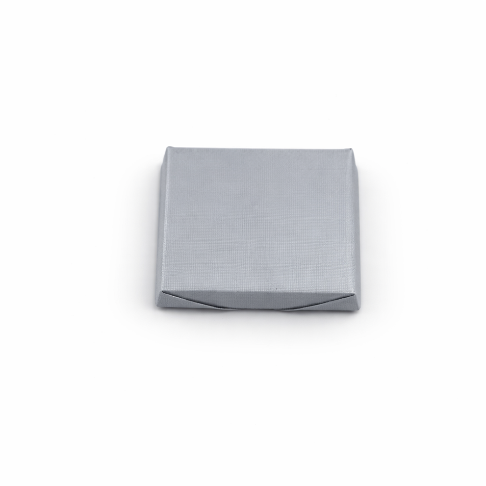 شوكولا-لي-مربع-5ضرب-5-سم-فضي شوكولا محشية بالمكسرات شكل مربع (5×5 سم) فضي – LEE - الصورة 1